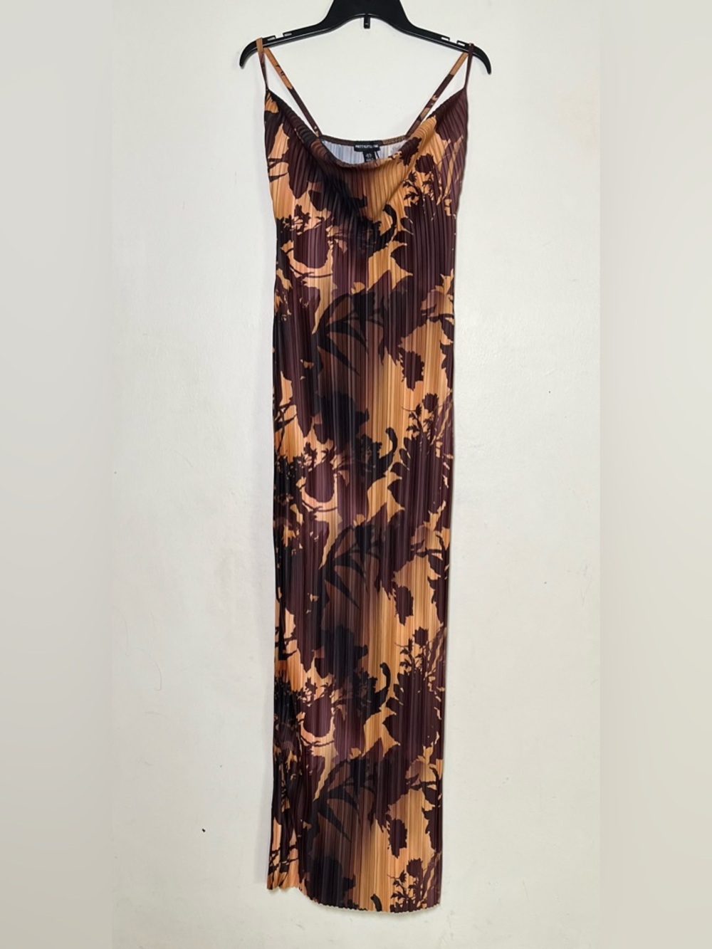 PrettyLittleThing Brown and Tan Floral Pleated Maxi Dress